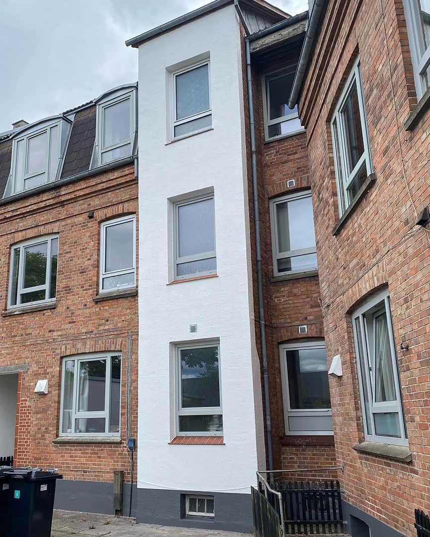 hvid maling på ejendom